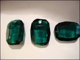 Laquelle de ces couleurs est désignée si vous employez l'adjectif "smaragdin" ?