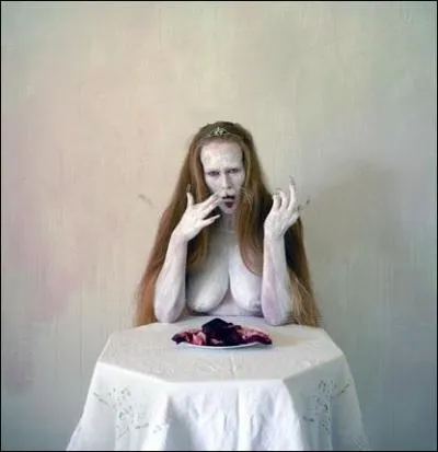 Quelle déesse grecque est associée au cannibalisme ?