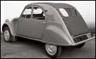Exposée au Salon de l'auto en 1948, la 2CV était présentée comme "pouvant transporter deux cultivateurs en sabots et 50 kilos de pommes de terre ou un tonnelet".