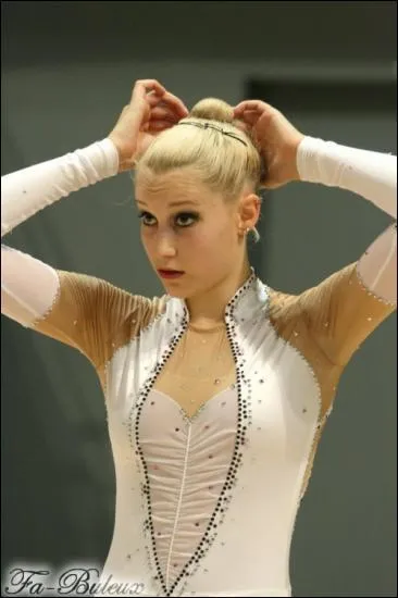 Comment s'appelle cette française ?