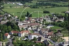 Voici la commune bourguignonne de Varennes-le-Grand vue du ciel. Elle se situe dans le département ...