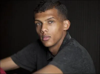 Quelle est la particularité de la chanson "Ta fête", interprétée par Stromae ?