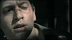 Qui torture Randall pour obtenir des informations ?