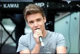 A quel âge a-t-il commencé à prendre le micro ?