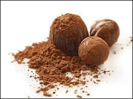 Tout le monde sait que le chocolat est fabriqué à partir de fèves de cacao. Après avoir été broyées, qu'extrait-on de ces fèves ?