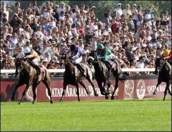 Je suis Andrasch Starke et j'ai remporté le Grand Prix de l'Arc de Triomphe en 2 h 24 mn 49 s. Quel était le nom de mon cheval ?