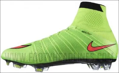 Je joue avec des Nike Mercurial CR7. Qui suis-je ?