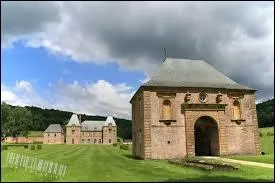 Tout petit village champardennais de 17 habitants, Le Mont-Dieu, où vous pouvez voir sa chartreuse, se situe dans le département...