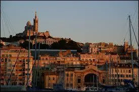 Comment s'appelle la basilique qui domine le Vieux-Port de Marseille ?