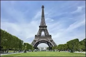 Pour quel événement la tour Eiffel a-t-elle été construite ?