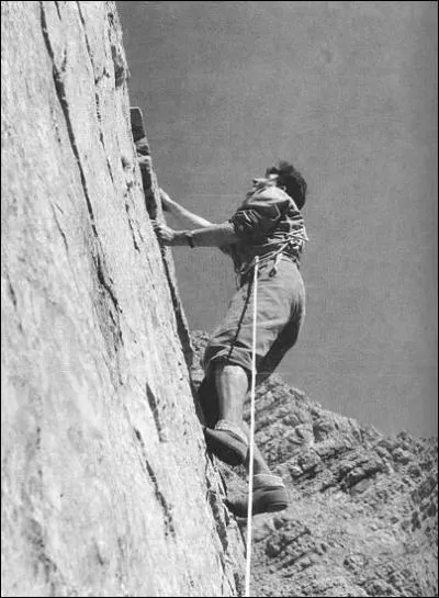 Alpiniste italien, Il ouvre une voie directe en hiver dans la face nord du Cervin et passe 6 jours en solitaire dans le pilier sud-ouest des Drus, pilier qui porte son nom. C'est :