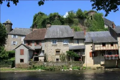 Quel département ne pourrez-vous rejoindre sans être dans l'obligation de passer par un autre si vous êtes dans celui de la Corrèze ?