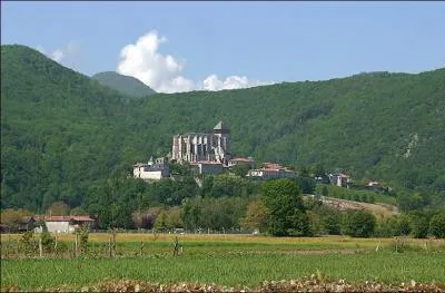 De ces quatre départements, lequel n'est pas limitrophe de celui de la Haute-Garonne ?