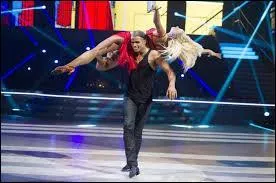 Le mouvement de bassin d'avant en arrière, tout en fléchissant les jambes est primordial pour effectuer une bonne ...