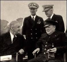 Quelle est cette charte signée le 14 août 1941 entre Franklin D. Roosevelt et Winston Churchill établissant les principes d'une collaboration internationale de maintien de la paix et de la sécurité dans le monde ?