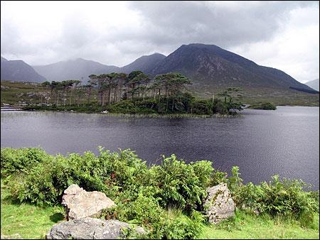 Qui chantait " Le ciel irlandais était en paix, Maureen a plongé nue dans un lac du Connemara ?