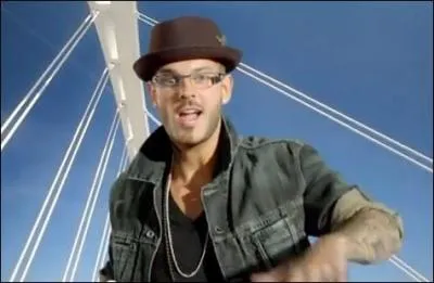 Pour quelle marque de lunettes Matt fait-il de la pub ?