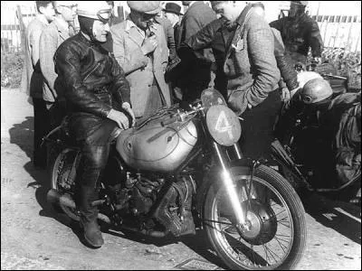 La première écurie championne du monde moto GP en 1949 s'appelait :