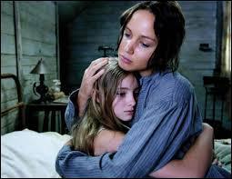 Quel surnom Katniss donne-t-elle à sa sur au début du film ?