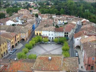 Dans quel département se trouve la ville de Négrepelisse ?