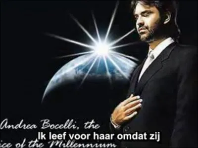 La chanson "Vivo Per Lei" est interprétée en italien et en français par Andrea Bocelli et... !