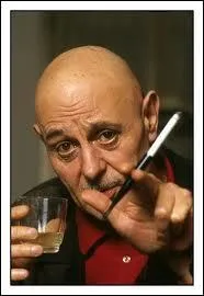 Lequel de ces termes ne désigne pas ce tube fin, à l'extrémité duquel on insère sa cigarette, permettant à certains de la fumer avec classe (comme notre regretté Professeur Choron...) ?