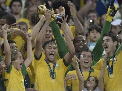 Comment s'appelle la sur de Neymar ?