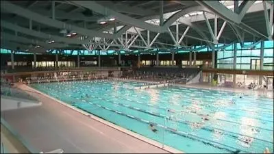 Combien y-a-t-il de couloirs dans une piscine olympique ?