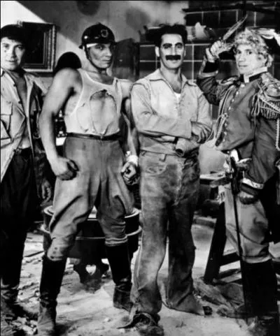 Où se déroule le film "La soupe aux canards" des Marx Brothers ?