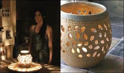 Comment Aria prétend-elle se nommer face à Jenna lorsqu'elle va suivre des cours de poterie à Hilton ?(saison 2)