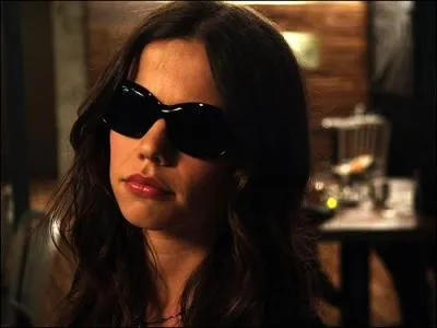 Jenna a fait une opération pour ses yeux. Est-ce qu'elle a marché ?