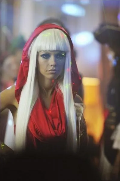 En quoi Alison et Jenna étaient-elles déguisées la seconde fois qu'elles se sont vues ?