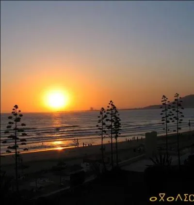 Mais si ça se trouve, j'irai finir mes jours là où les gens savent accueillir, chez Omar (mon beau-frère). Cette ville a bien failli disparaître lors d'un séisme monstre, un jour de 1960. Où donc ?