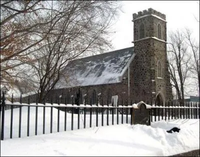 Quelle est la date de fondation de cette église de style anglo-normand ?
