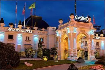Où se trouve le casino Grand Cercle ?
