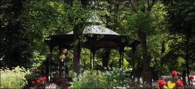 Dans quelle ville d'eau peut-on admirer ce kiosque Belle Epoque ?