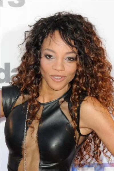 Comment s'appelle le danseur professionnel de Louisy Joseph ?