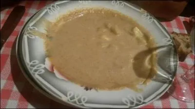 Sur les conseils de Synapse, on ne pouvait pas passer en Bourgogne sans déguster une soupe de Gaudes, à base de quoi est-elle faite ?