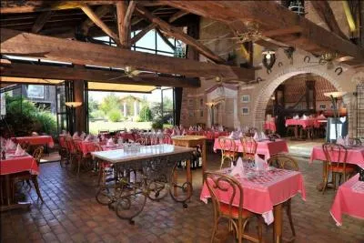 Nous avons déjeuné à Vonnas dans l'Ain, et cette volaille nous était préparée par le grand cuisinier :