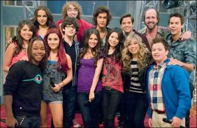 Comment s'appelle le cross-over entre Icarly et Victorious ?