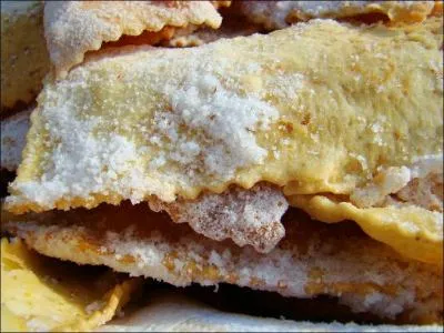 A peine sortis de table, Poucette a envie d'un petit "quatre-heures" ! Que sont ces spécialités comtadines ?