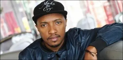 Quel est le chanteur qui avec "Cosmo" a fait un buzz sur les ados ainsi que les filles ?