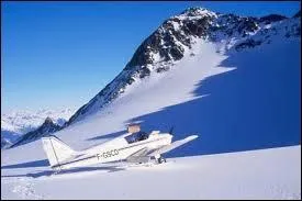 Pourquoi après une nuit passée au refuge du Goûter (3800 m) cet alpiniste n'a pu atteindre le mont Blanc et a dû faire appel à la gendarmerie de haute montagne pour être secouru ?