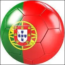 Il entre dans l'histoire en inscrivant 4 buts pour son pays contre la Suède et en envoyant le Portugal au Mondial 2014. Quel est ce joueur exceptionnel qui remporte également son 2e Ballon d'or ?