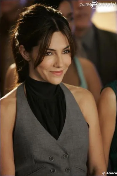 Dans le dernier pisode, a qui dit-elle oui quand on lui demande sa main ?