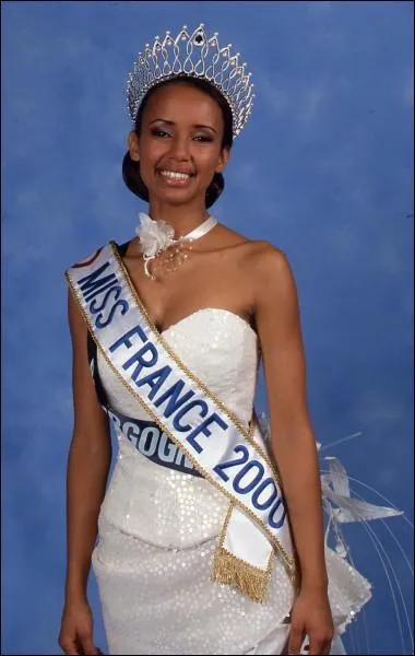 Miss France 2000, originaire du Rwanda et maman de deux filles :