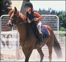 Quel fille du club tombe dans le coma à cause d'une chute à l'obstacle ?