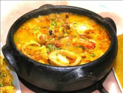 Mon premier me fait mal au pied. Le ciel de lit est mon second. Ce ronge-maille est mon troisième. Doublé, mon quatrième est un cheval dans le langage enfantin. Mon tout est une soupe de poissons portugaise.