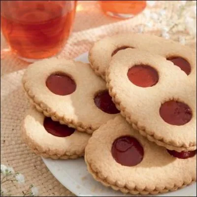 Le jour se lève sur la Provence. Enilora a une petite faim, mais Ferlie prévoyante, avait acheté ces "lunettes" dans la ville dont elles sont la spécialité :