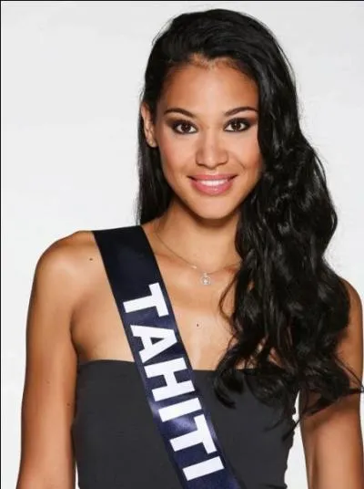 Passons maintenant à la très souriante Miss Tahiti qui n'est autre que :